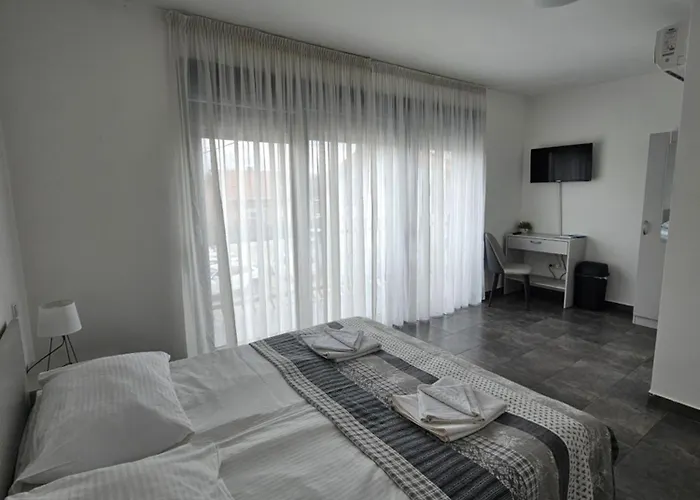 Filipovic Rent A Car & Apartments
