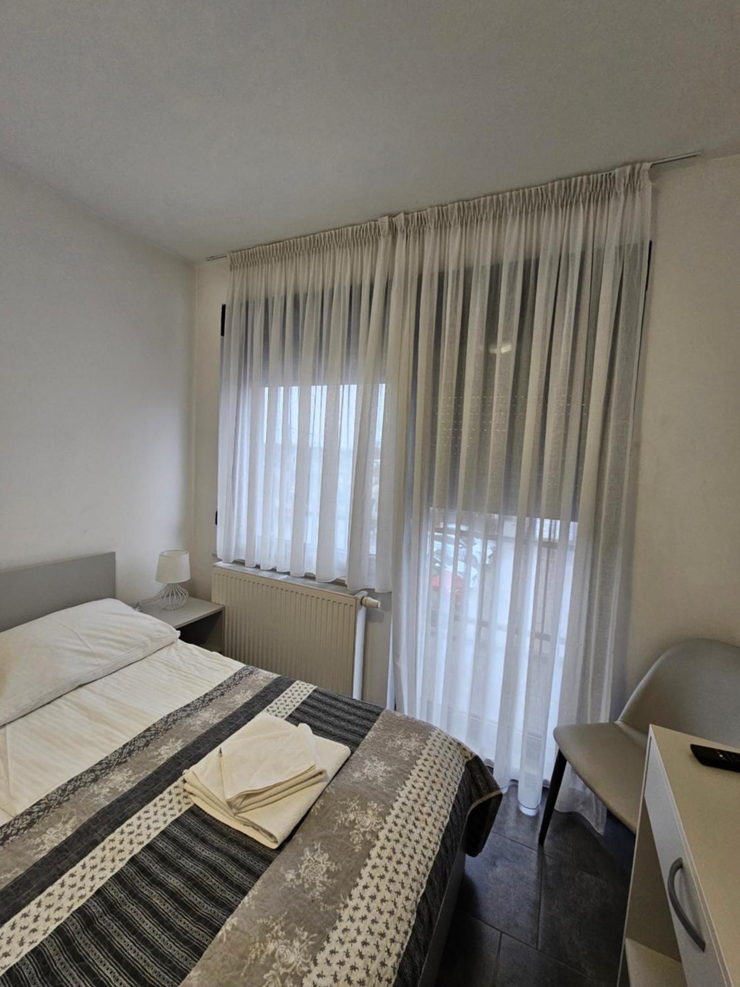 Filipovic Rent A Car & 3*