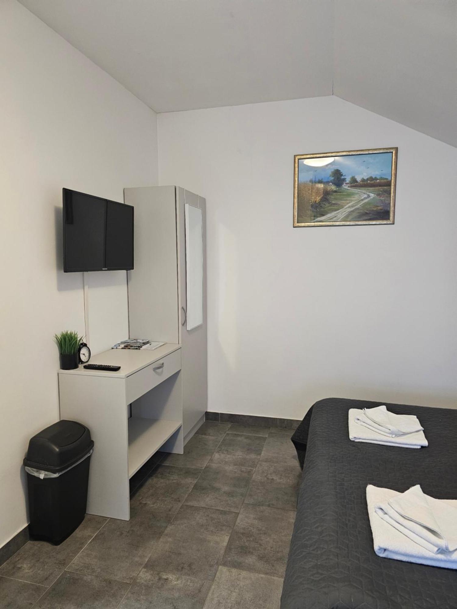 Filipovic Rent A Car & Gasthof 3*