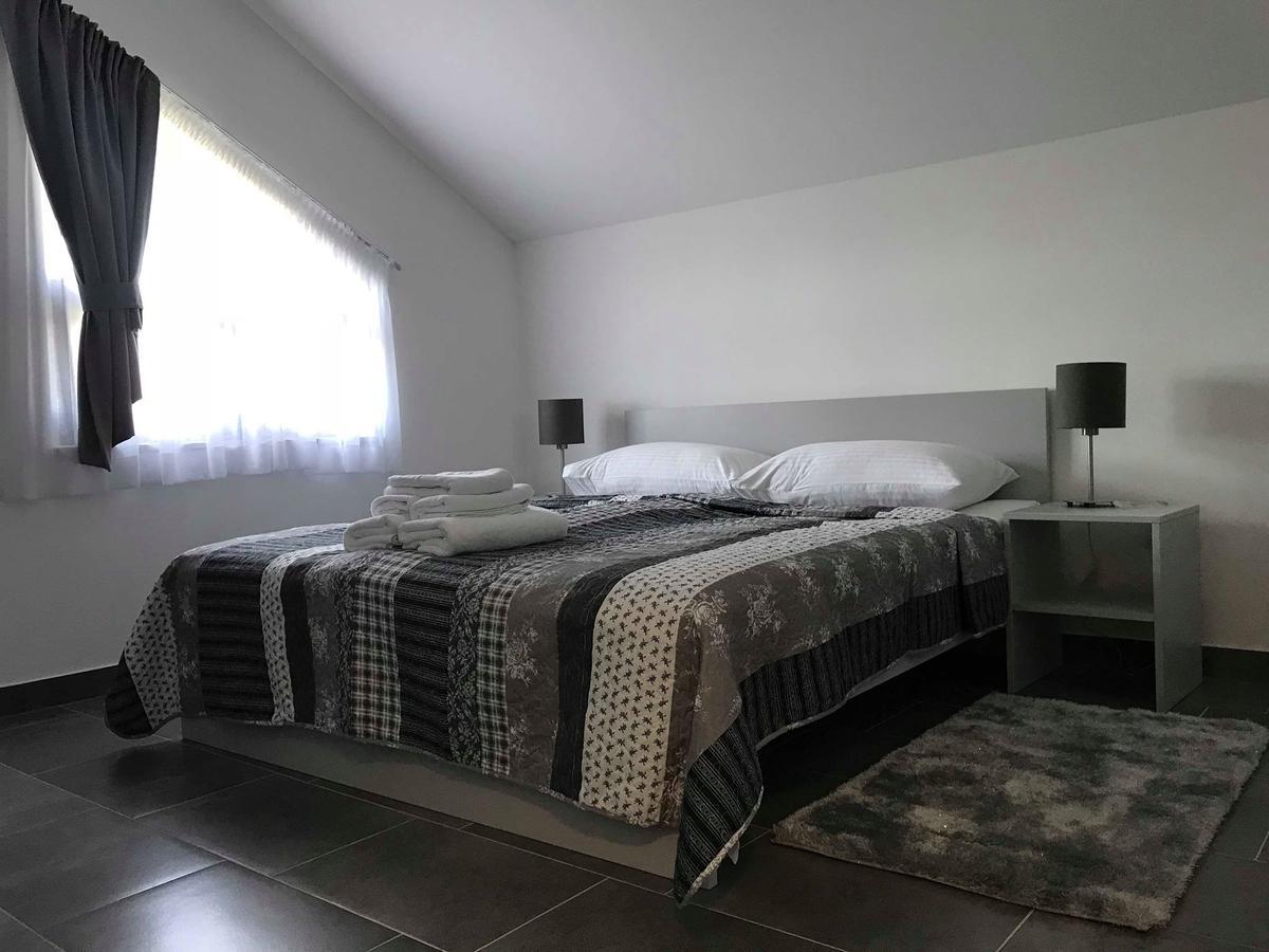 Filipovic Rent A Car & 3*